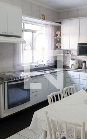 Casa à venda com 320m², 4 quartos e 2 vagas Casa à venda com 320m², 4 quartos e 2 vagasCozinha