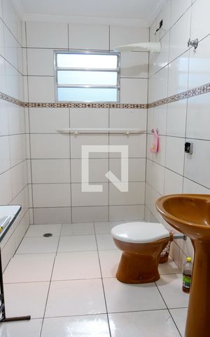 Casa à venda com 320m², 4 quartos e 2 vagas Casa à venda com 320m², 4 quartos e 2 vagasBanheiro 2