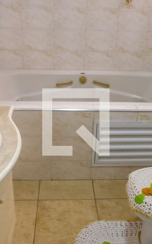 Casa à venda com 320m², 4 quartos e 2 vagas Casa à venda com 320m², 4 quartos e 2 vagasBanheiro da Suíte 3
