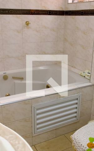 Casa à venda com 320m², 4 quartos e 2 vagas Casa à venda com 320m², 4 quartos e 2 vagasBanheiro da Suíte 3