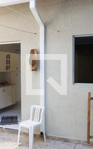 Casa à venda com 320m², 4 quartos e 2 vagas Casa à venda com 320m², 4 quartos e 2 vagasedicula