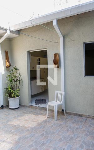 Casa à venda com 320m², 4 quartos e 2 vagas Casa à venda com 320m², 4 quartos e 2 vagasedicula