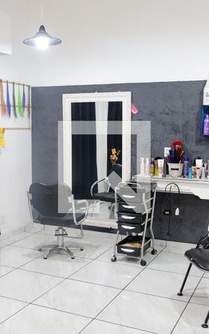 Casa à venda com 320m², 4 quartos e 2 vagas Casa à venda com 320m², 4 quartos e 2 vagasEscritório