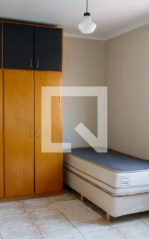 Casa à venda com 320m², 4 quartos e 2 vagas Casa à venda com 320m², 4 quartos e 2 vagasQuarto 1
