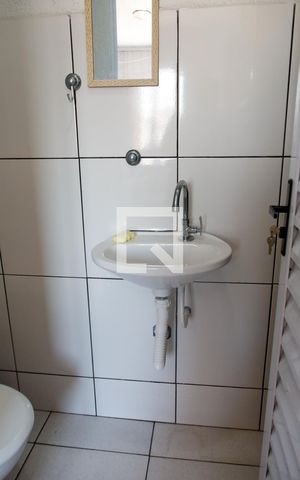 Casa à venda com 320m², 4 quartos e 2 vagas Casa à venda com 320m², 4 quartos e 2 vagasLavabo