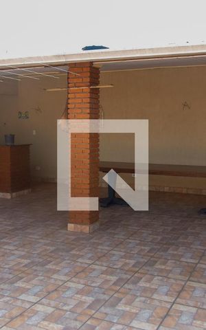 Casa à venda com 320m², 4 quartos e 2 vagas Casa à venda com 320m², 4 quartos e 2 vagasSacada