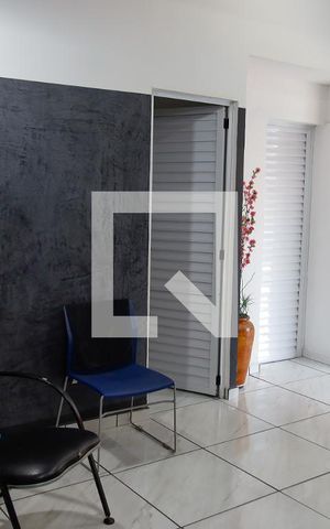 Casa à venda com 320m², 4 quartos e 2 vagas Casa à venda com 320m², 4 quartos e 2 vagasEscritório