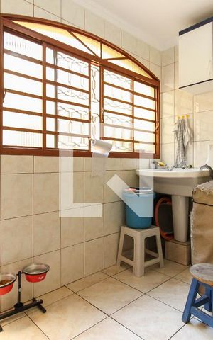 Casa à venda com 350m², 3 quartos e 2 vagas Casa à venda com 350m², 3 quartos e 2 vagasÁrea de Serviço