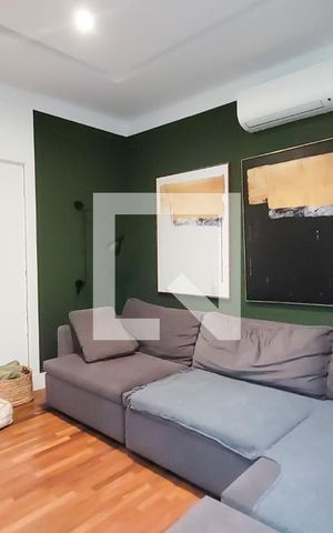 Casa de condomínio à venda com 329m², 4 quartos e 4 vagas Casa de condomínio à venda com 329m², 4 quartos e 4 vagasSala de TV