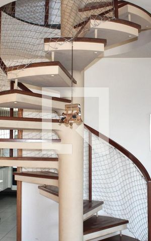 Apartamento à venda com 280m², 3 quartos e 4 vagasEscada para Cobertura