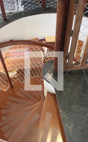 Apartamento à venda com 280m², 3 quartos e 4 vagasEscada