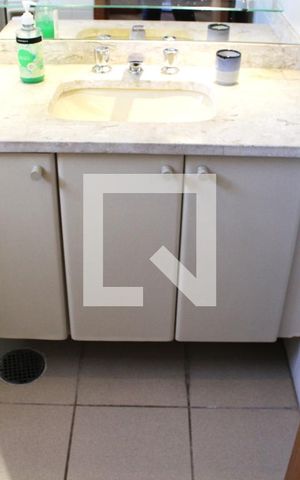 Apartamento à venda com 280m², 3 quartos e 4 vagasBanheiro da Suíte 1