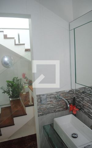 Casa para alugar com 400m², 4 quartos e 3 vagasBanheiro Social 