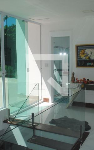 Casa para alugar com 400m², 4 quartos e 3 vagasDetalhes da Escada 
