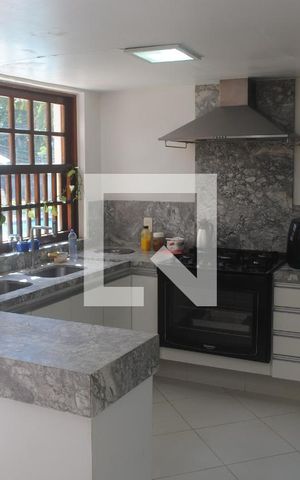 Casa para alugar com 400m², 4 quartos e 3 vagasCozinha 