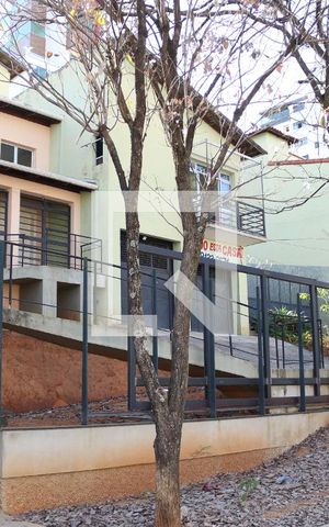 Casa à venda com 250m², 3 quartos e 6 vagasFachada