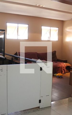 Casa à venda com 250m², 3 quartos e 6 vagasSala