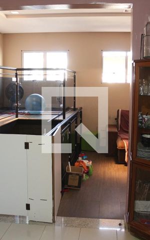 Casa à venda com 250m², 3 quartos e 6 vagasSala