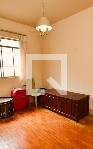 Casa à venda com 374m², 4 quartos e 5 vagasSala