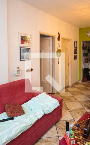 Casa à venda com 150m², 3 quartos e 8 vagas Casa à venda com 150m², 3 quartos e 8 vagasSala