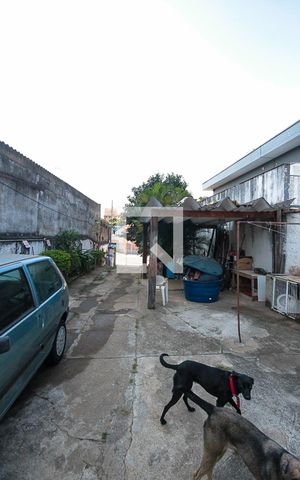 Casa à venda com 150m², 3 quartos e 8 vagas Casa à venda com 150m², 3 quartos e 8 vagasQuintal e Garagem
