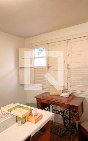 Casa à venda com 350m², 6 quartos e 2 vagasQuarto 1 – Piso térreo