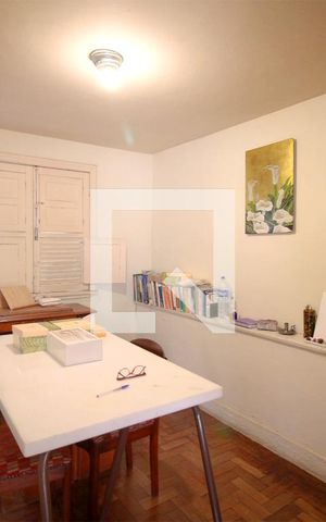 Casa à venda com 350m², 6 quartos e 2 vagasQuarto 1 – Piso térreo