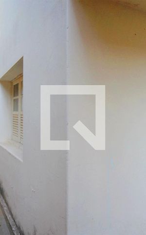 Casa à venda com 350m², 6 quartos e 2 vagas Casa à venda com 350m², 6 quartos e 2 vagasCorredor lateral