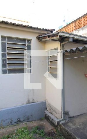 Casa à venda com 350m², 6 quartos e 2 vagasBarracão de fundo / Depósito
