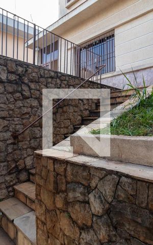 Casa à venda com 380m², 4 quartos e 2 vagasEntrada