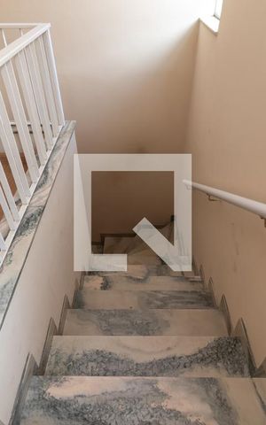 Casa à venda com 380m², 4 quartos e 2 vagasEscada