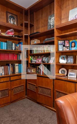 Casa à venda com 380m², 4 quartos e 2 vagasEscritório 2