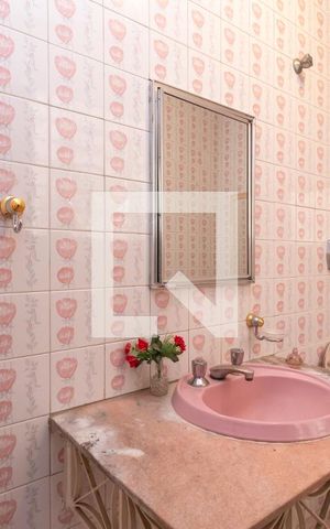Casa à venda com 380m², 4 quartos e 2 vagasBanheiro 4
