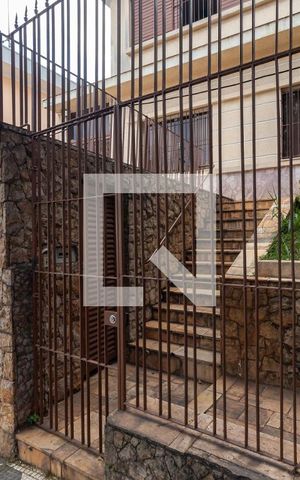 Casa à venda com 380m², 4 quartos e 2 vagasFachada