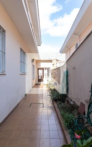 Casa à venda com 380m², 4 quartos e 2 vagasCorredor Lateral