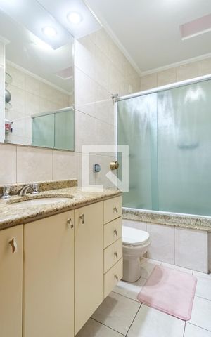 Casa à venda com 226m², 3 quartos e 3 vagasBanheiro da Suíte