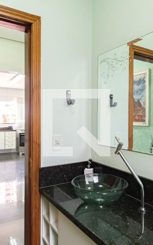 Casa à venda com 226m², 3 quartos e 3 vagasLavabo