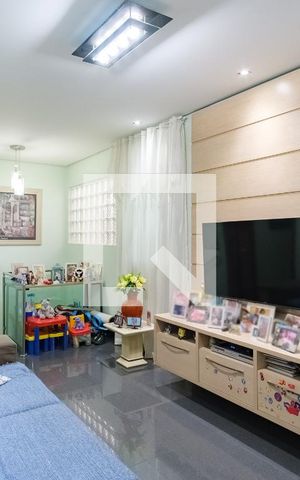 Casa à venda com 226m², 3 quartos e 3 vagasSala