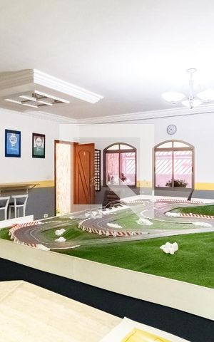 Casa à venda com 226m², 3 quartos e 3 vagasSala Oficina