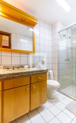 Apartamento à venda com 147m², 3 quartos e 2 vagas Apartamento à venda com 147m², 3 quartos e 2 vagasBanheiro da Suíte 2