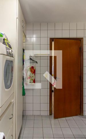 Apartamento à venda com 147m², 3 quartos e 2 vagas Apartamento à venda com 147m², 3 quartos e 2 vagasÁrea de Serviço