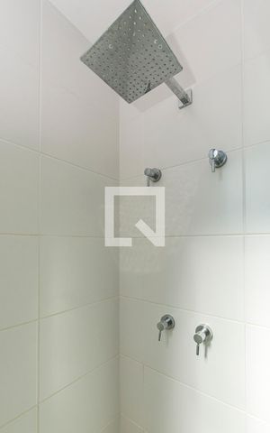 Apartamento para alugar com 55m², 1 quarto e 2 vagas Apartamento para alugar com 55m², 1 quarto e 2 vagasBanheiro da Suíte