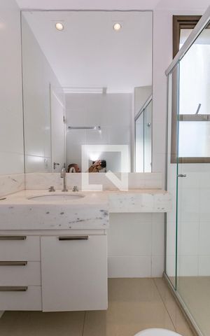 Apartamento para alugar com 55m², 1 quarto e 2 vagas Apartamento para alugar com 55m², 1 quarto e 2 vagasBanheiro da Suíte
