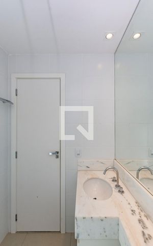 Apartamento para alugar com 55m², 1 quarto e 2 vagas Apartamento para alugar com 55m², 1 quarto e 2 vagasBanheiro da Suíte