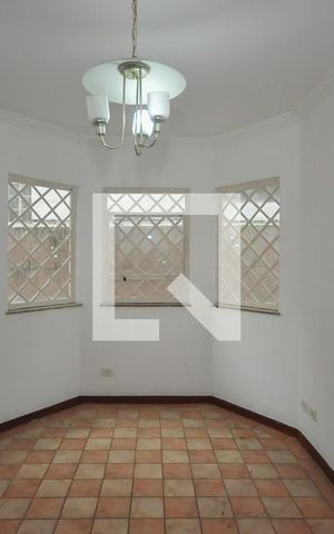Casa à venda com 350m², 3 quartos e 6 vagas Casa à venda com 350m², 3 quartos e 6 vagasSala de Jantar