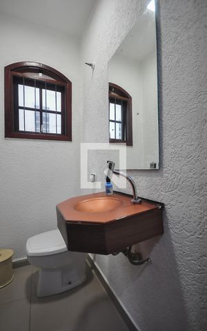 Casa à venda com 350m², 3 quartos e 6 vagas Casa à venda com 350m², 3 quartos e 6 vagasLavabo