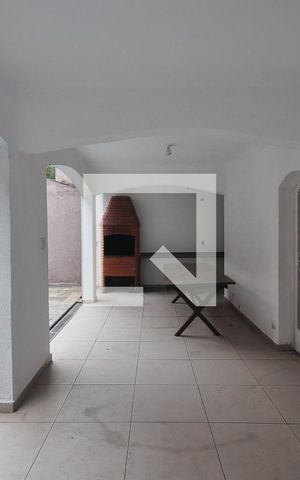 Casa à venda com 350m², 3 quartos e 6 vagas Casa à venda com 350m², 3 quartos e 6 vagasChurrasqueira