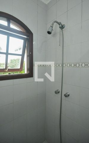 Casa à venda com 350m², 3 quartos e 6 vagas Casa à venda com 350m², 3 quartos e 6 vagasBanheiro