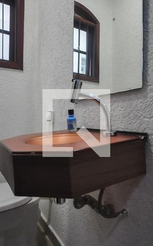 Casa à venda com 350m², 3 quartos e 6 vagas Casa à venda com 350m², 3 quartos e 6 vagasLavabo