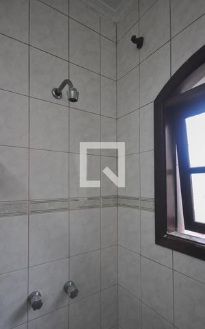 Casa à venda com 350m², 3 quartos e 6 vagas Casa à venda com 350m², 3 quartos e 6 vagasBanheiro da Suíte 1